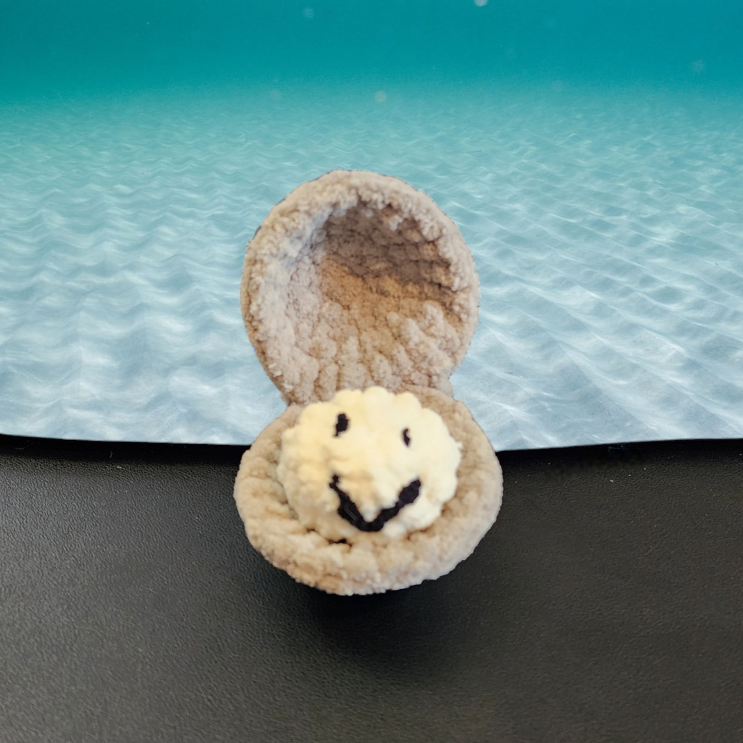 Cuddly Clam Rattle