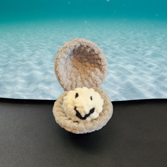 Cuddly Clam Rattle